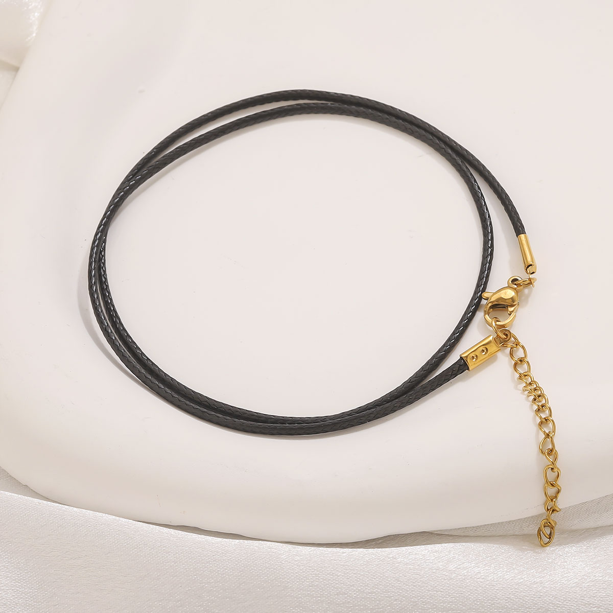 Collana con cordoncino in pell - Patent Leather Shine recensione e prezzo